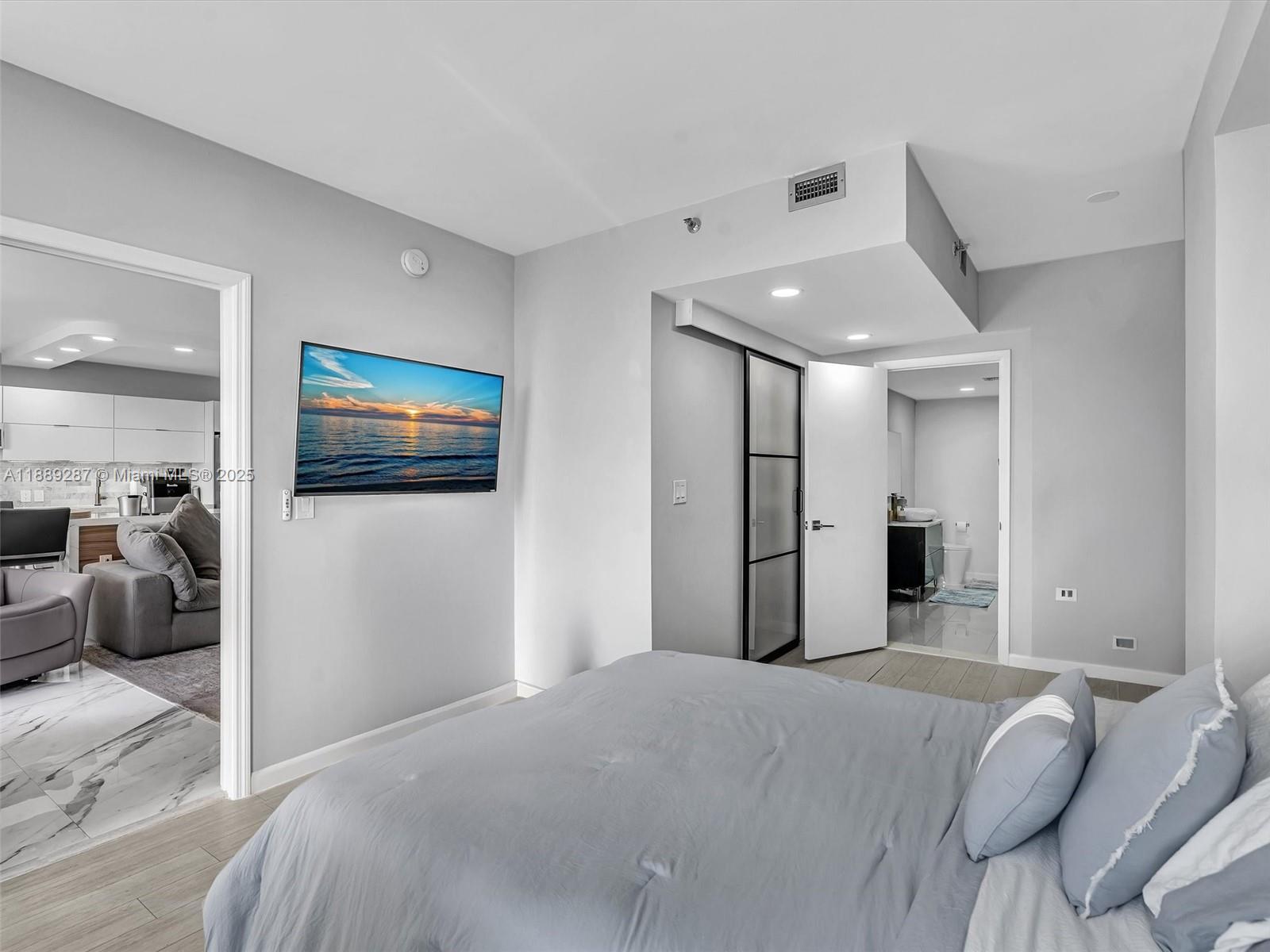 Photo of 20191 Country Club Dr  #511, Aventura, Florida, 33180 - 