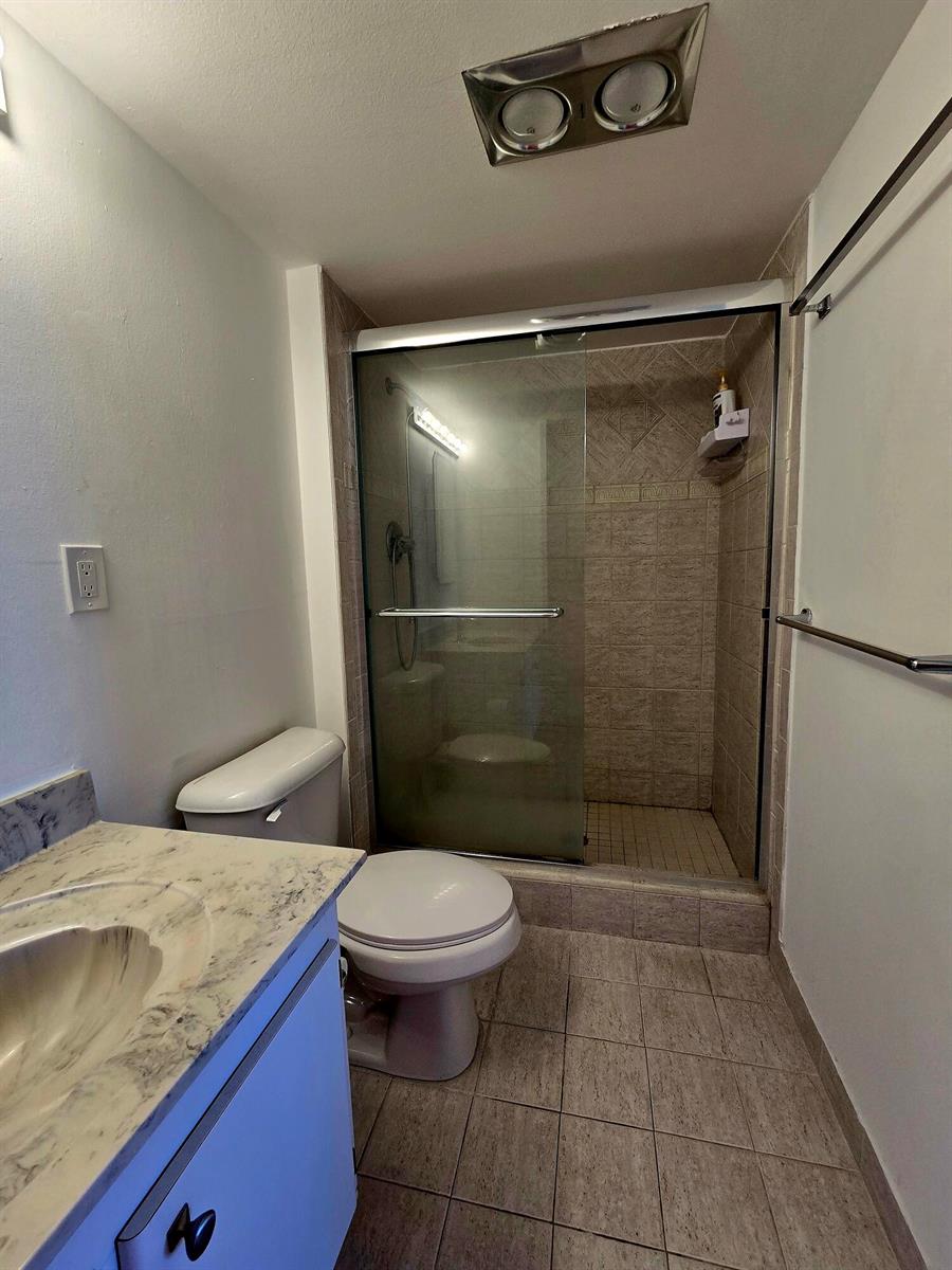 Photo of 20335 Country Club  #2208, Aventura, Florida, 33180 - SECOND BATHROOM