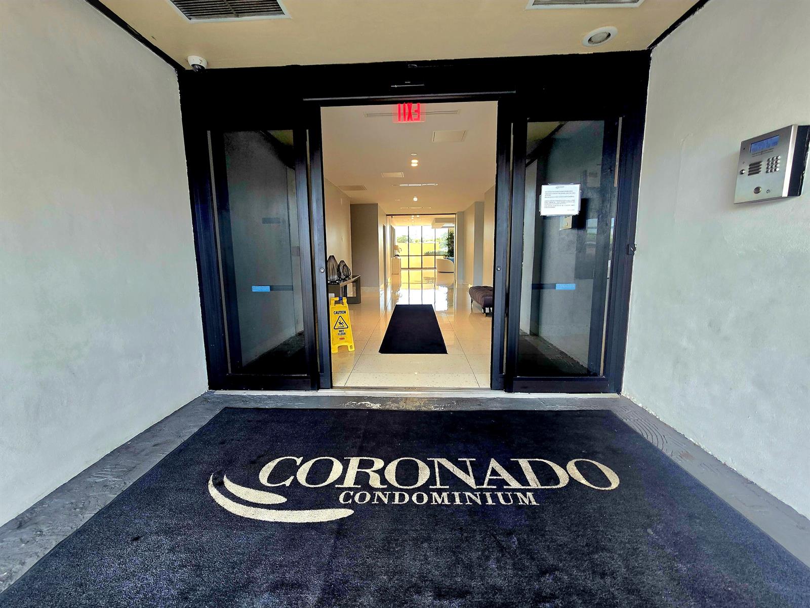 Photo of 20335 Country Club  #2208, Aventura, Florida, 33180 - MAIN ENTRY BLDG2