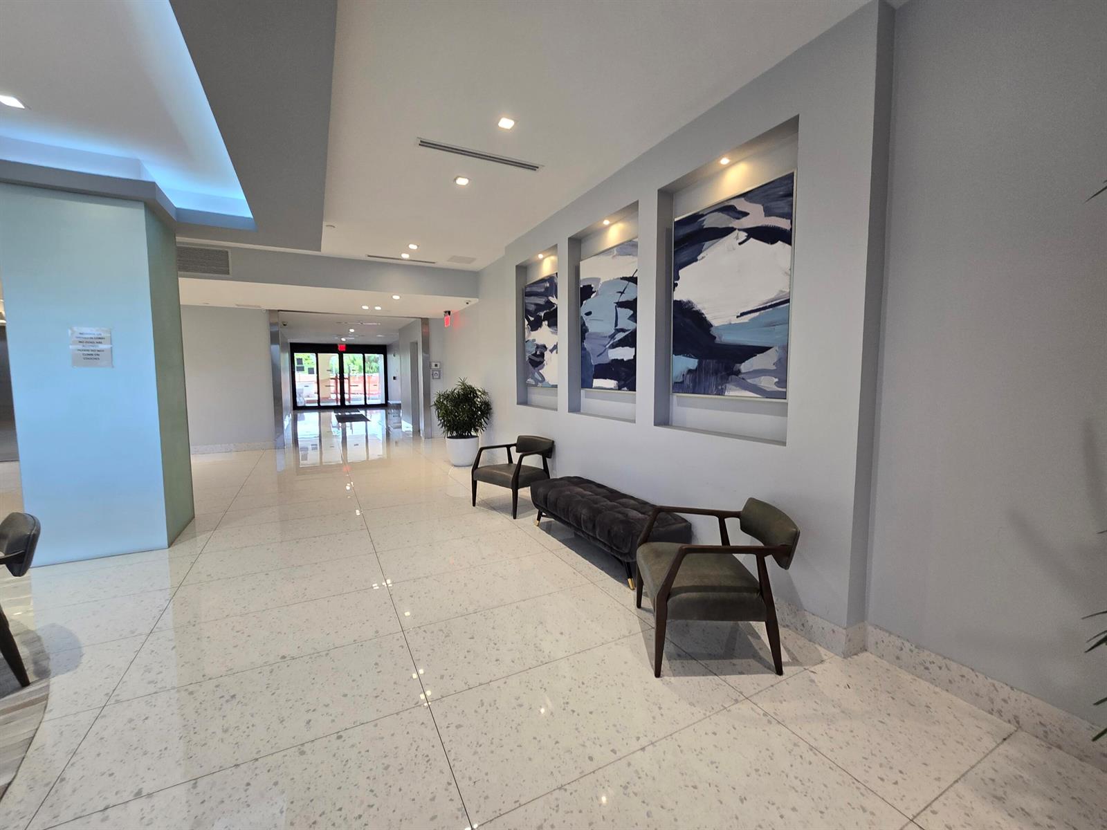 Photo of 20335 Country Club  #2208, Aventura, Florida, 33180 - MAIN ENTRY
