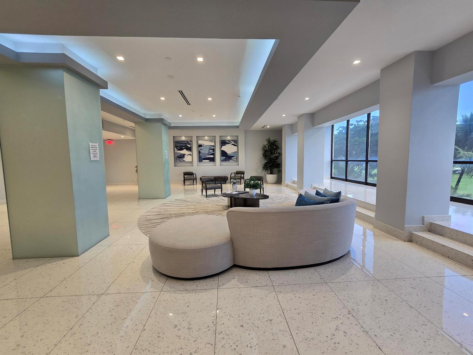 Photo of 20335 Country Club  #2208, Aventura, Florida, 33180 - FOYER