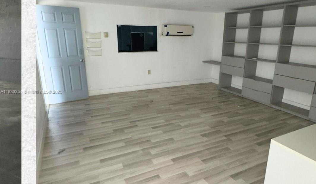 4237-B  /   sq. ft. $ 2025-10-02 0 foto
