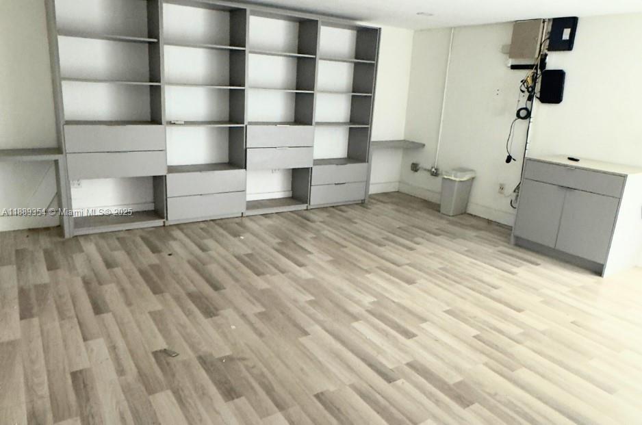 4237-B  /   sq. ft. $ 2025-10-02 0 foto