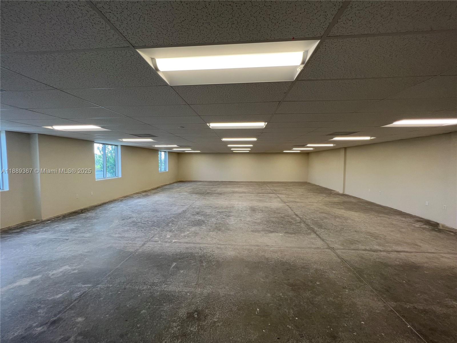 102  /   sq. ft. $ 2025-10-02 0 foto