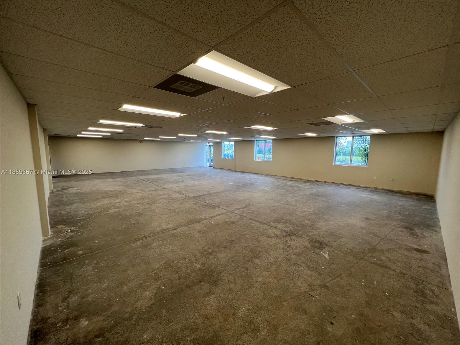 102  /   sq. ft. $ 2025-10-02 0 foto