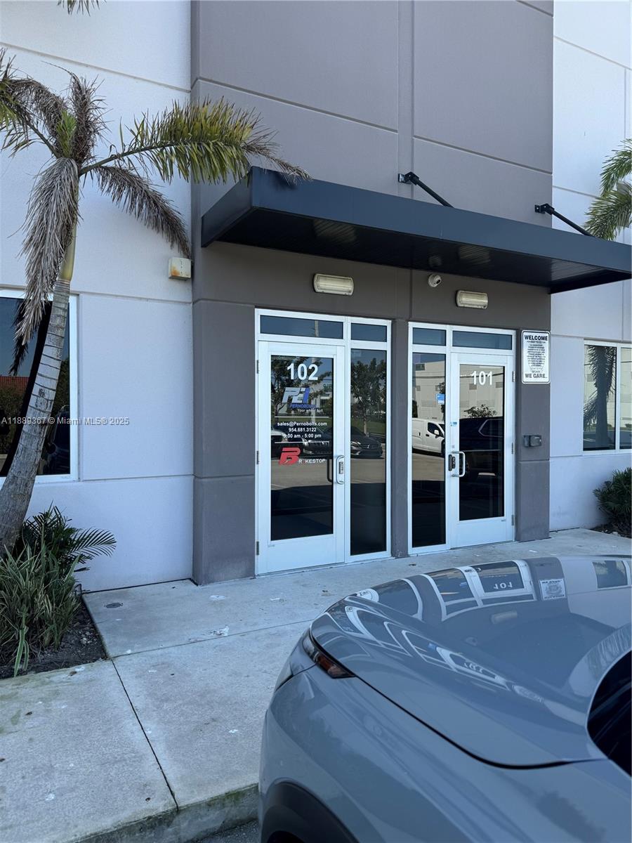 102  /   sq. ft. $ 2025-10-02 0 foto