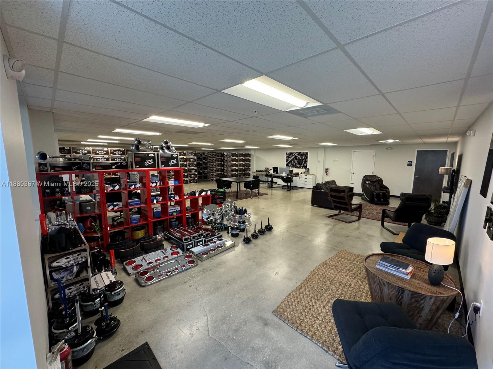 102  /   sq. ft. $ 2025-10-02 0 foto