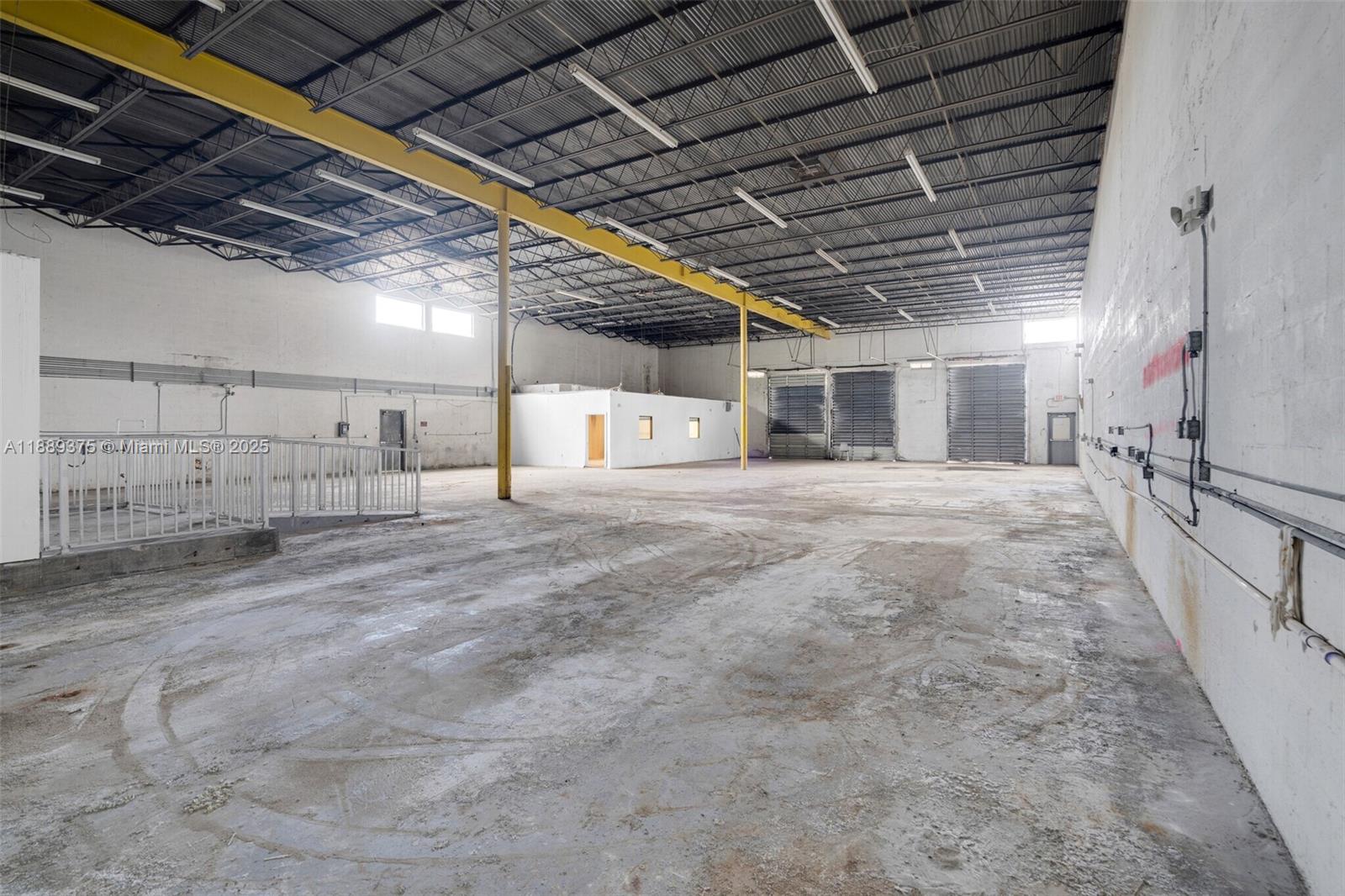 3725  /   sq. ft. $ 2025-10-02 0 Photo