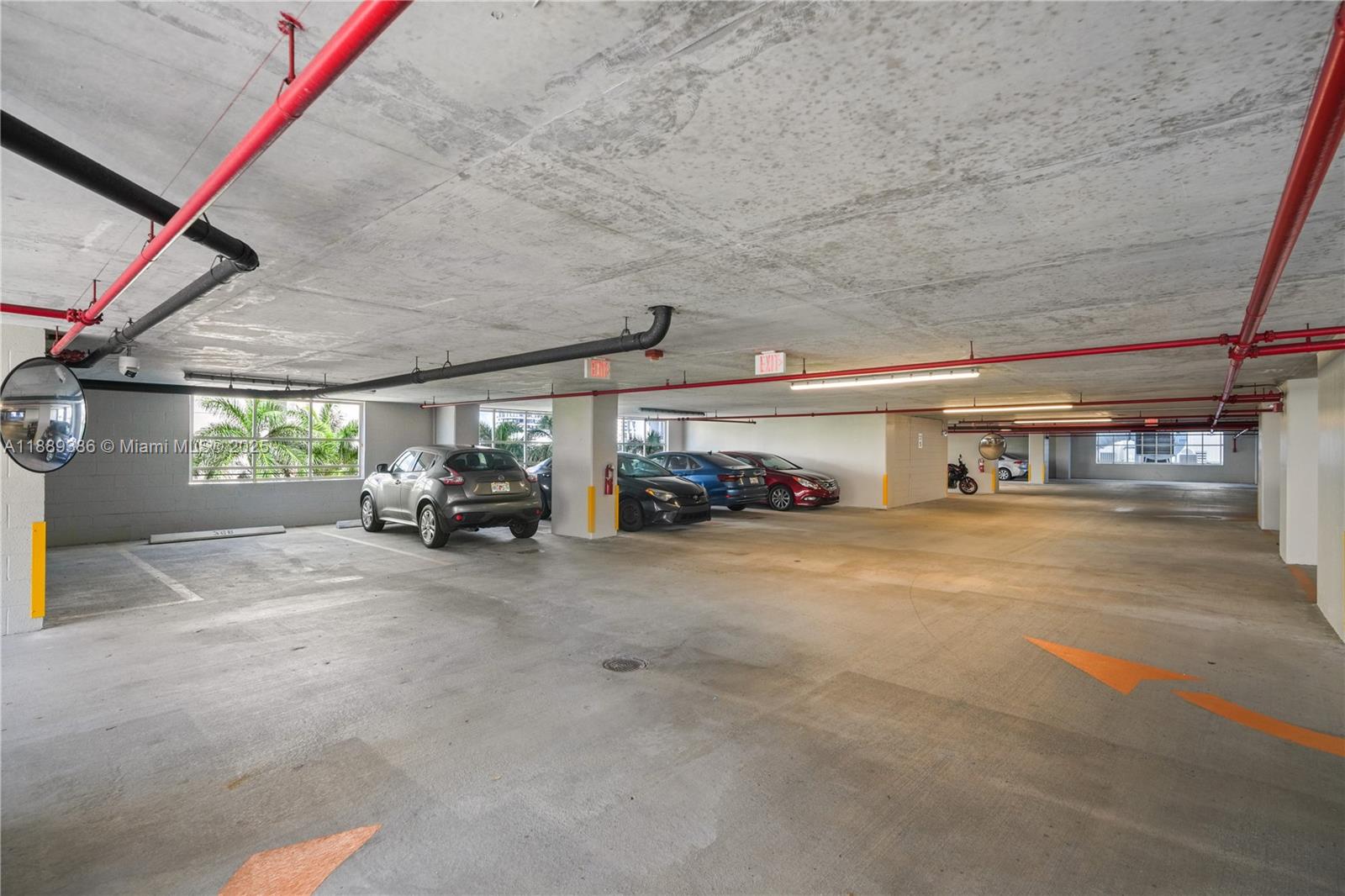 11  /   sq. ft. $ 2025-10-02 0 Photo
