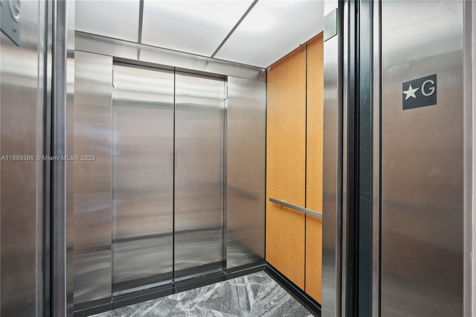 11  /   sq. ft. $ 2025-10-02 0 Photo