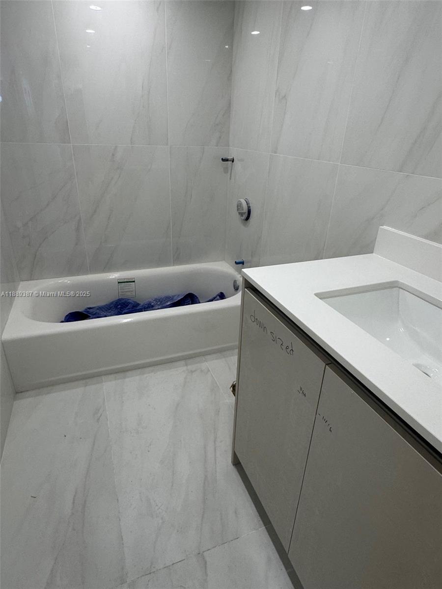 Photo of 3001 Ocean Dr  #511, Hollywood, Florida, 33019 - 