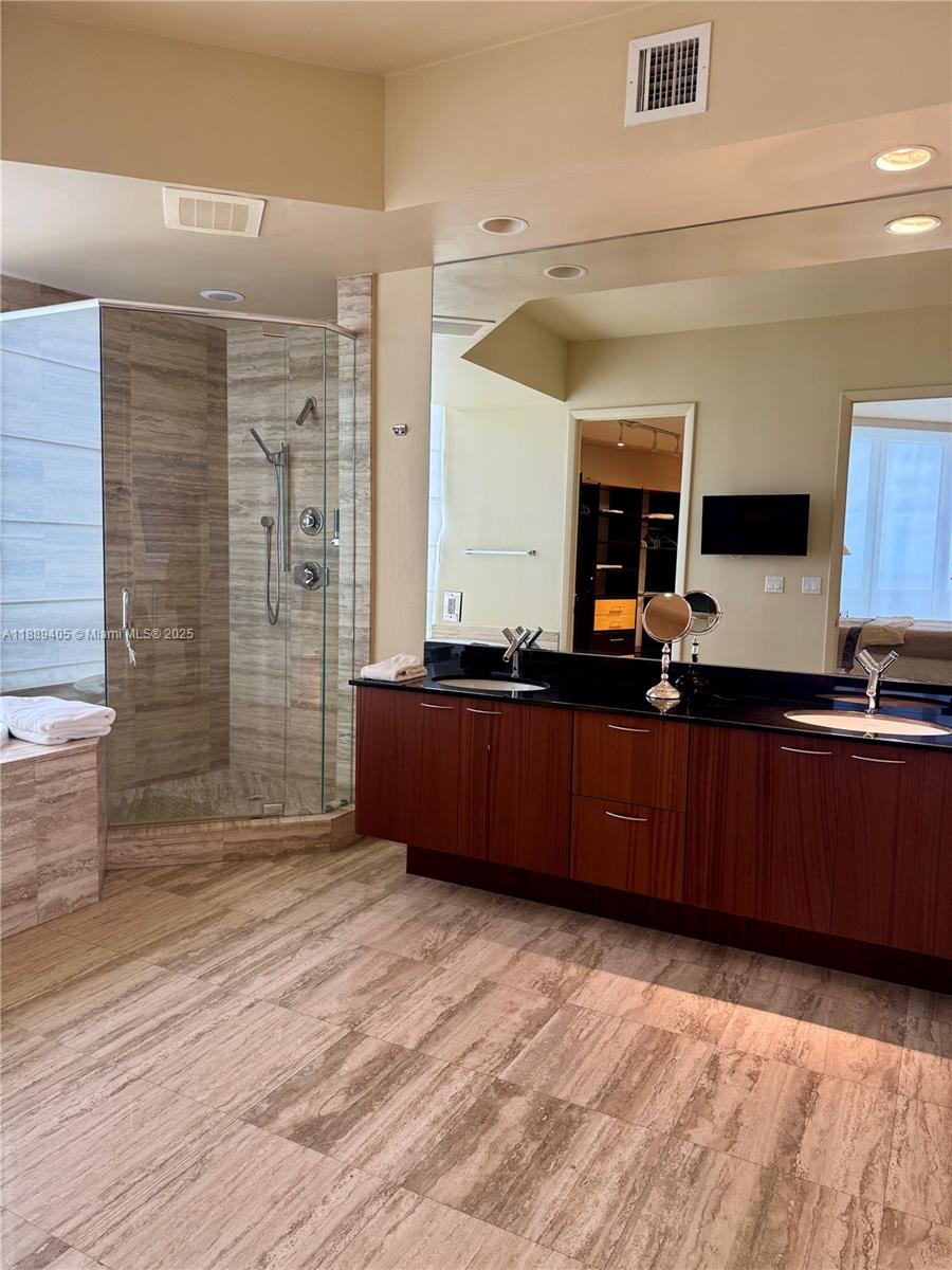 1106 3 / 4 2327 sq. ft. $ 2025-10-02 0 Photo