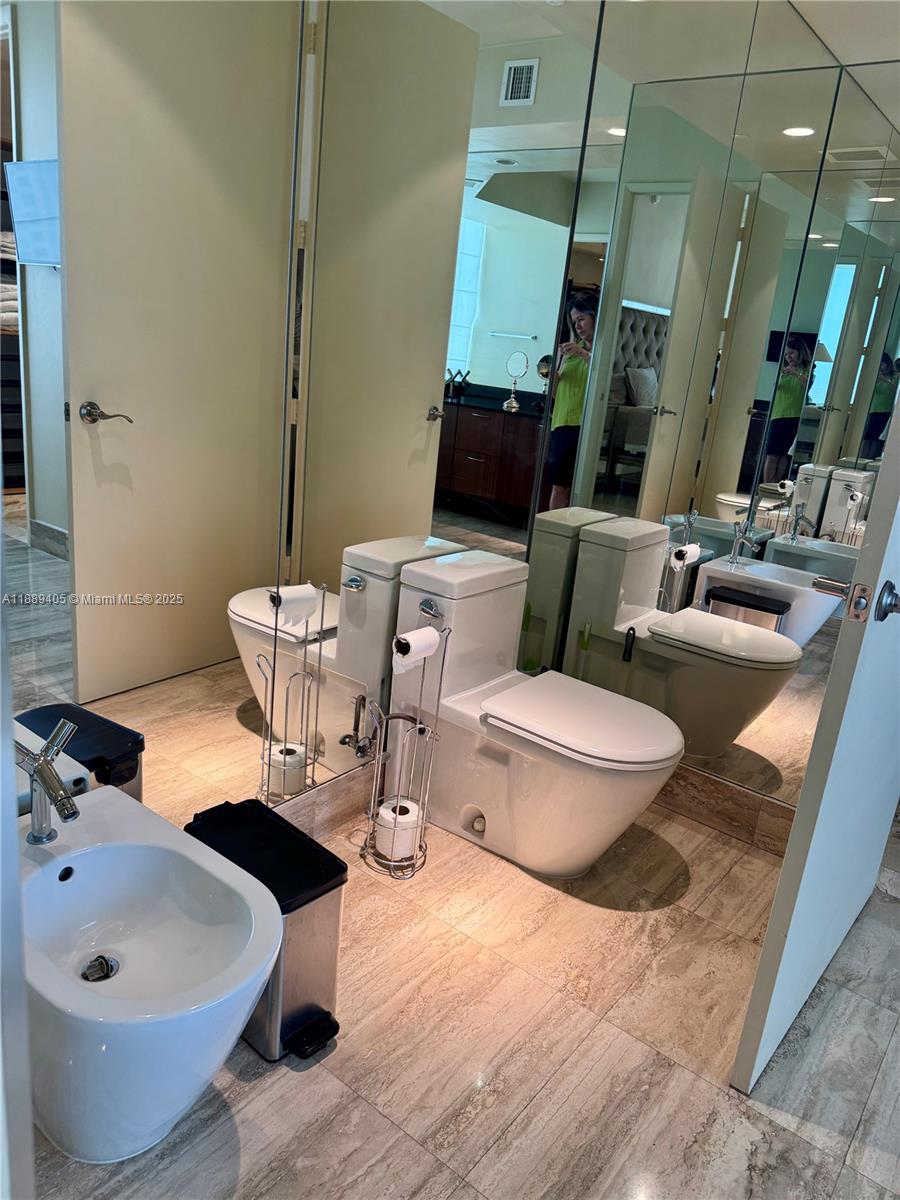 1106 3 / 4 2327 sq. ft. $ 2025-10-02 0 Photo