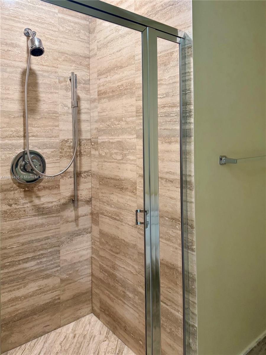 1106 3 / 4 2327 sq. ft. $ 2025-10-02 0 Photo