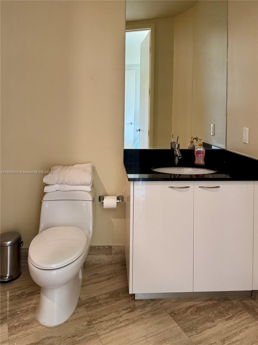1106 3 / 4 2327 sq. ft. $ 2025-10-02 0 Photo