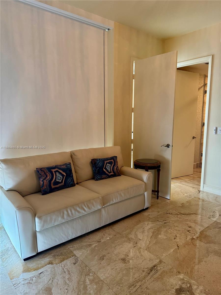 1106 3 / 4 2327 sq. ft. $ 2025-10-02 0 Photo