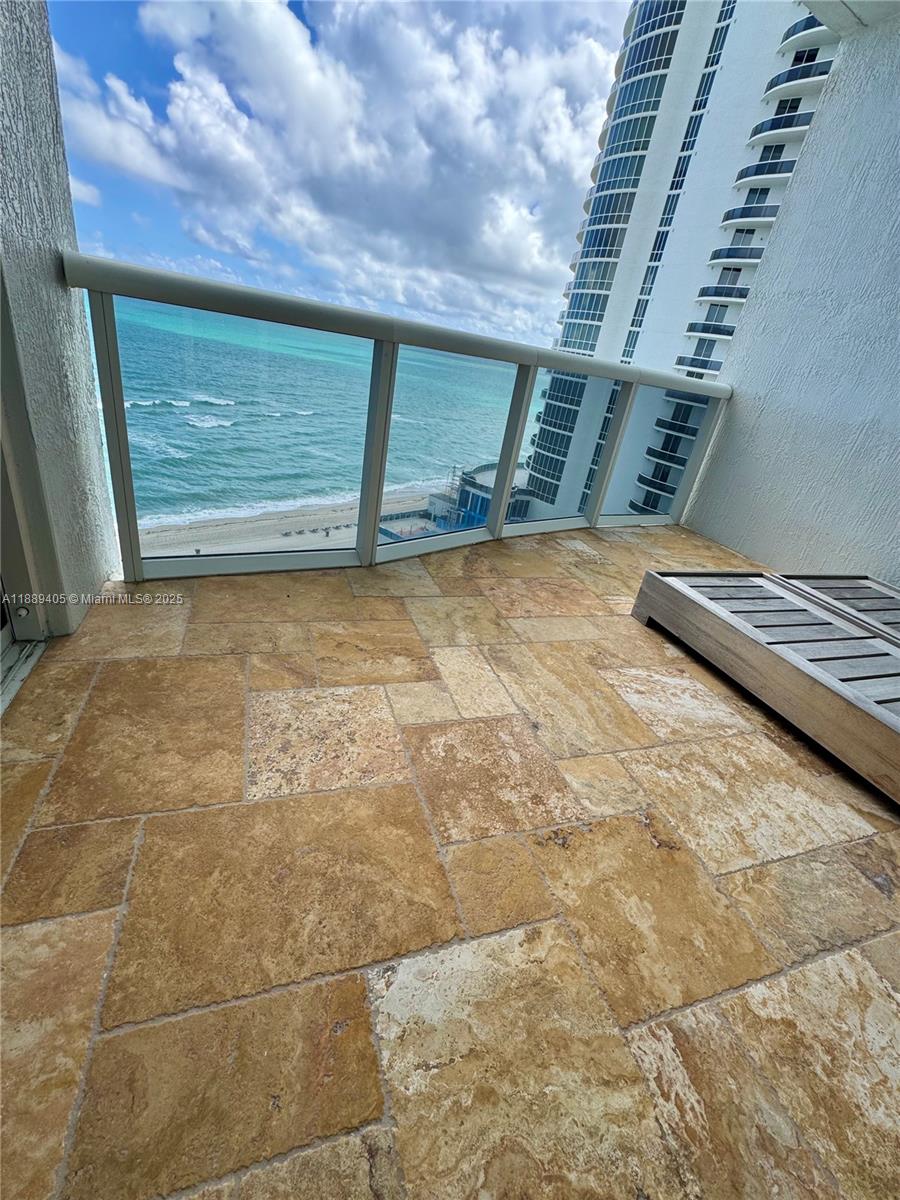 1106 3 / 4 2327 sq. ft. $ 2025-10-02 0 Photo