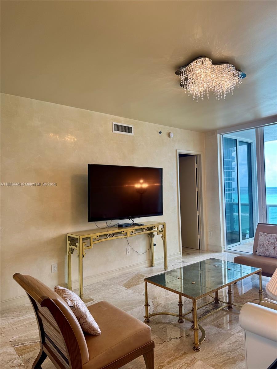1106 3 / 4 2327 sq. ft. $ 2025-10-02 0 Photo