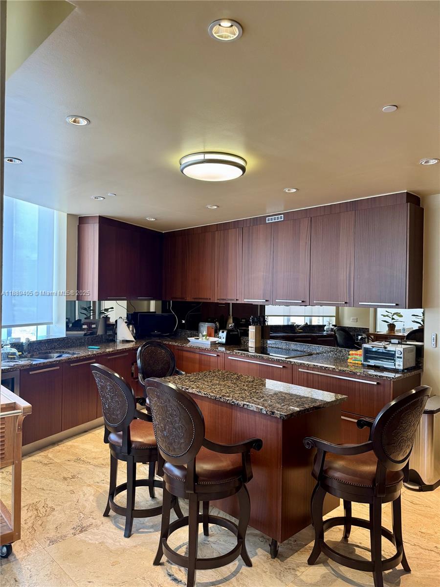 1106 3 / 4 2327 sq. ft. $ 2025-10-02 0 Photo