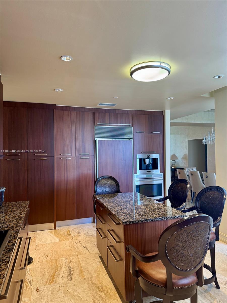 1106 3 / 4 2327 sq. ft. $ 2025-10-02 0 Photo