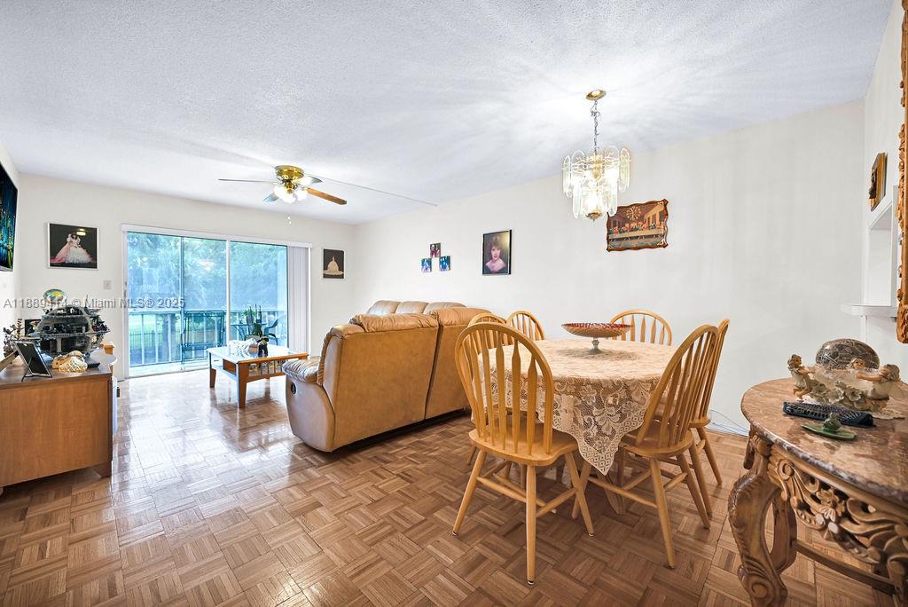 210 2 / 2 992 sq. ft. $ 2025-10-02 0 Photo