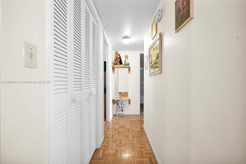 210 2 / 2 992 sq. ft. $ 2025-10-02 0 Photo