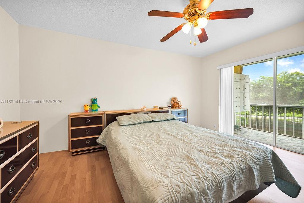 210 2 / 2 992 sq. ft. $ 2025-10-02 0 Photo