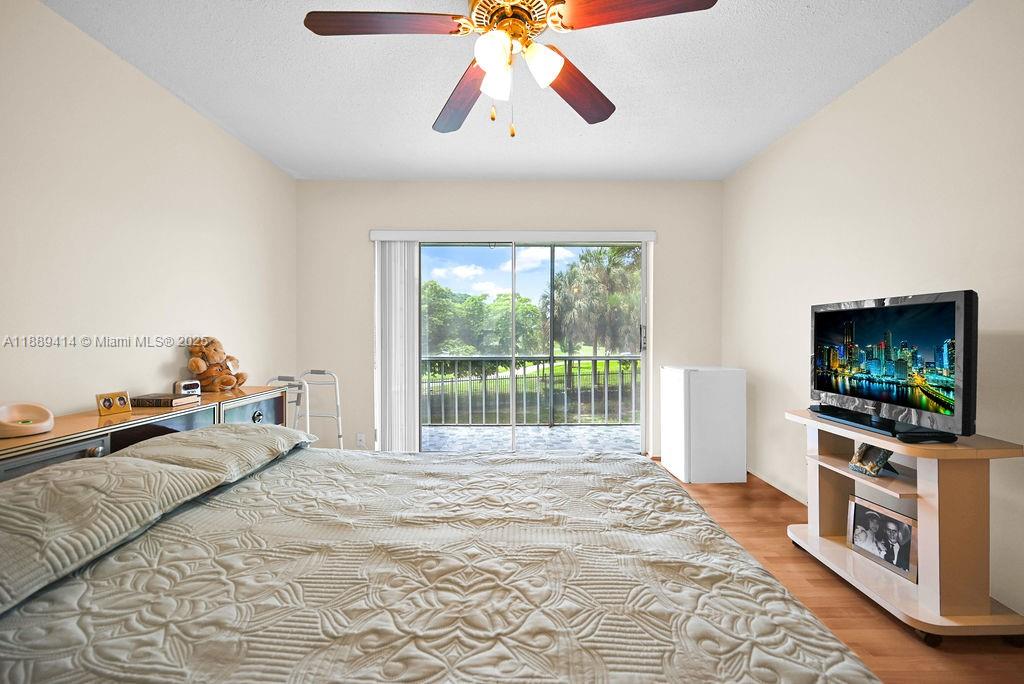 210 2 / 2 992 sq. ft. $ 2025-10-02 0 Photo