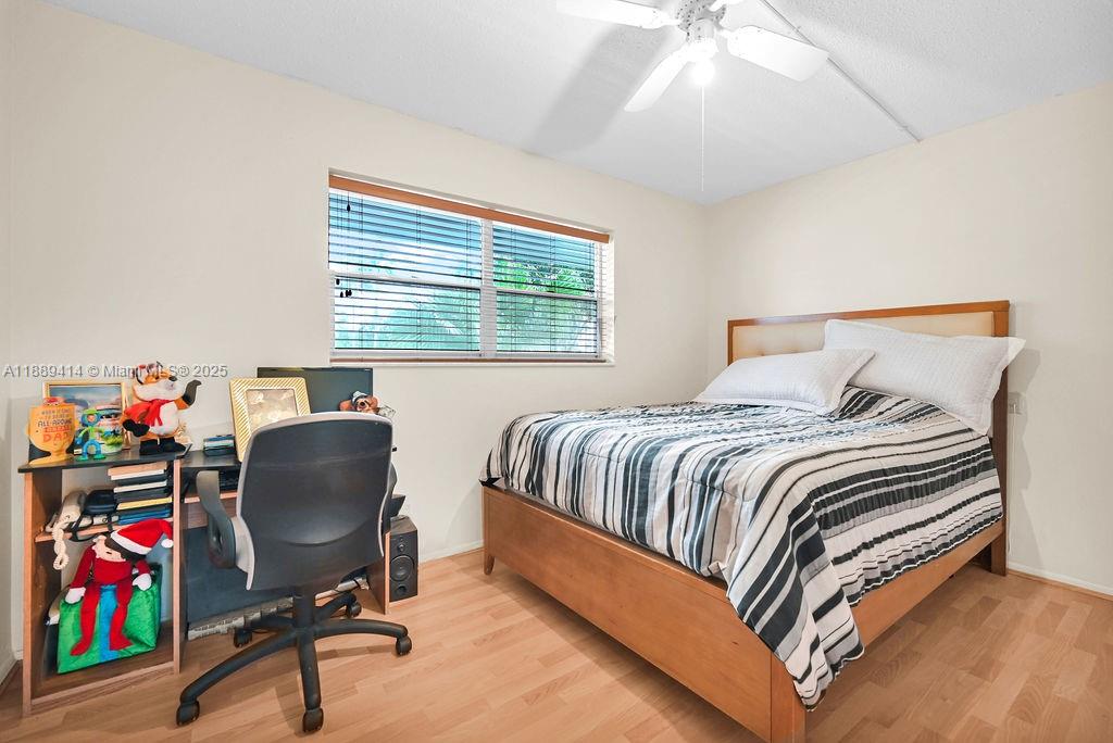 210 2 / 2 992 sq. ft. $ 2025-10-02 0 Photo