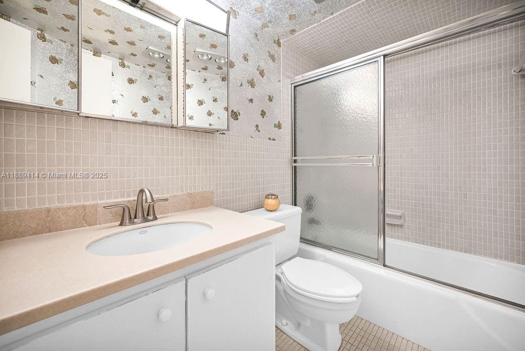 210 2 / 2 992 sq. ft. $ 2025-10-02 0 Photo