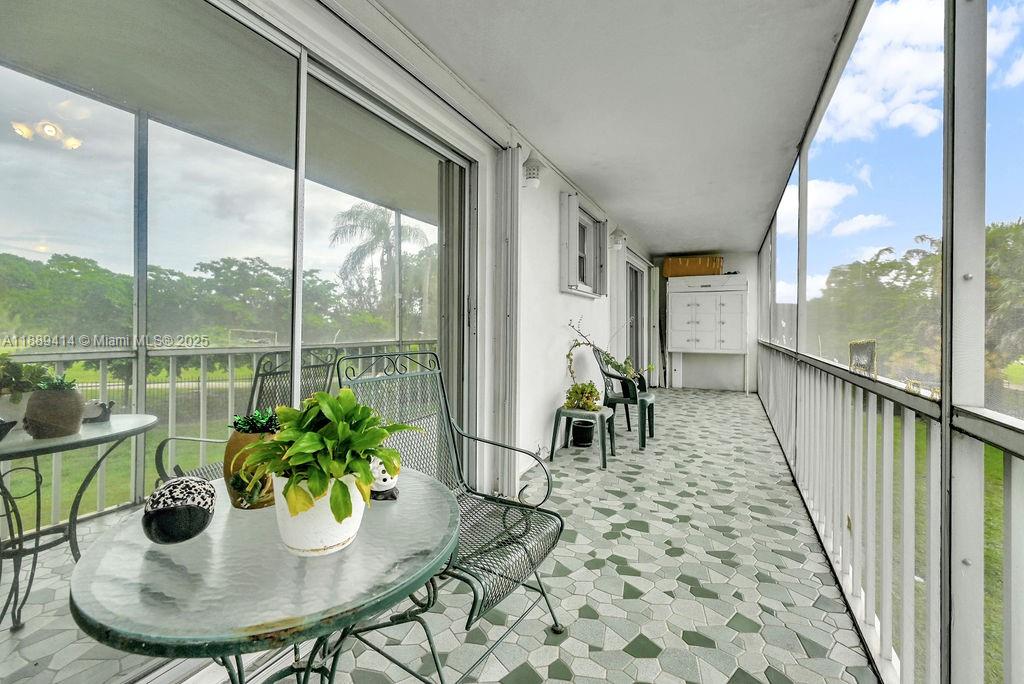210 2 / 2 992 sq. ft. $ 2025-10-02 0 Photo