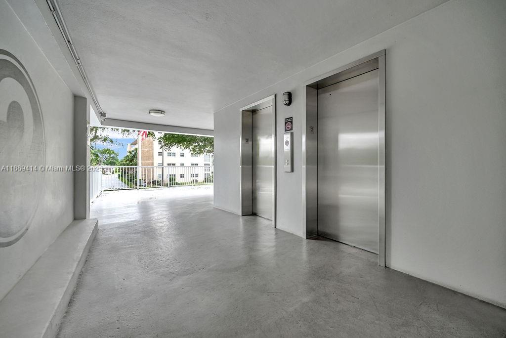 210 2 / 2 992 sq. ft. $ 2025-10-02 0 Photo