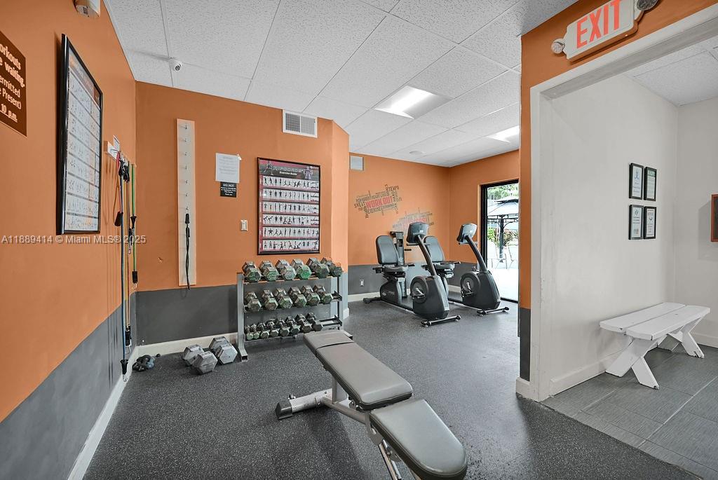 210 2 / 2 992 sq. ft. $ 2025-10-02 0 Photo
