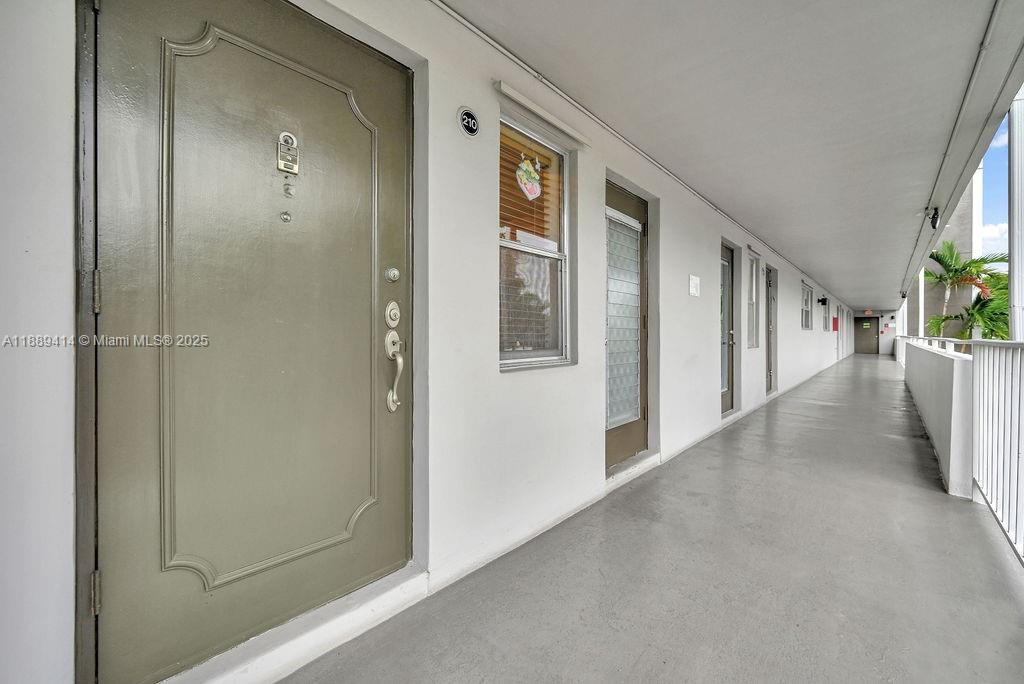 210 2 / 2 992 sq. ft. $ 2025-10-02 0 Photo