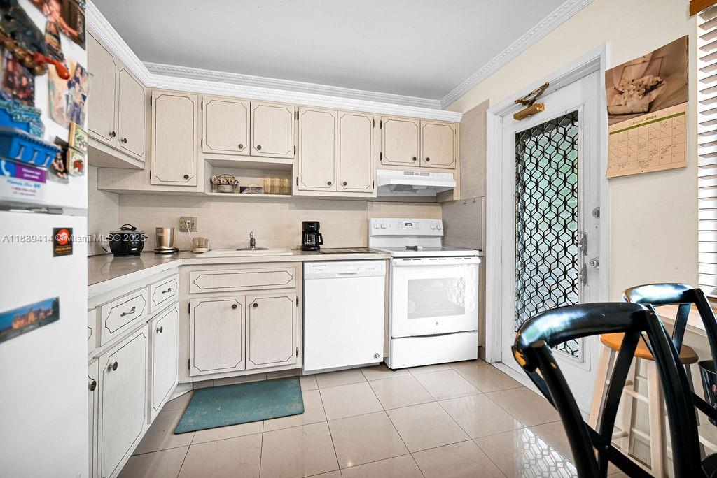 210 2 / 2 992 sq. ft. $ 2025-10-02 0 Photo