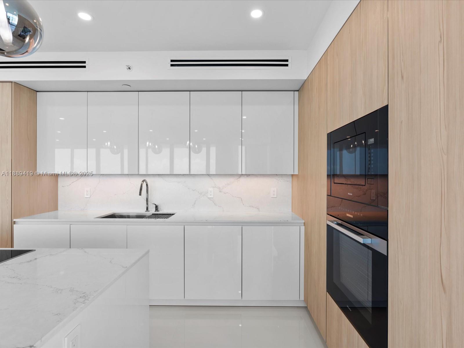 Photo of 3101 Ocean Dr  #1608, Hollywood, Florida, 33019 - 