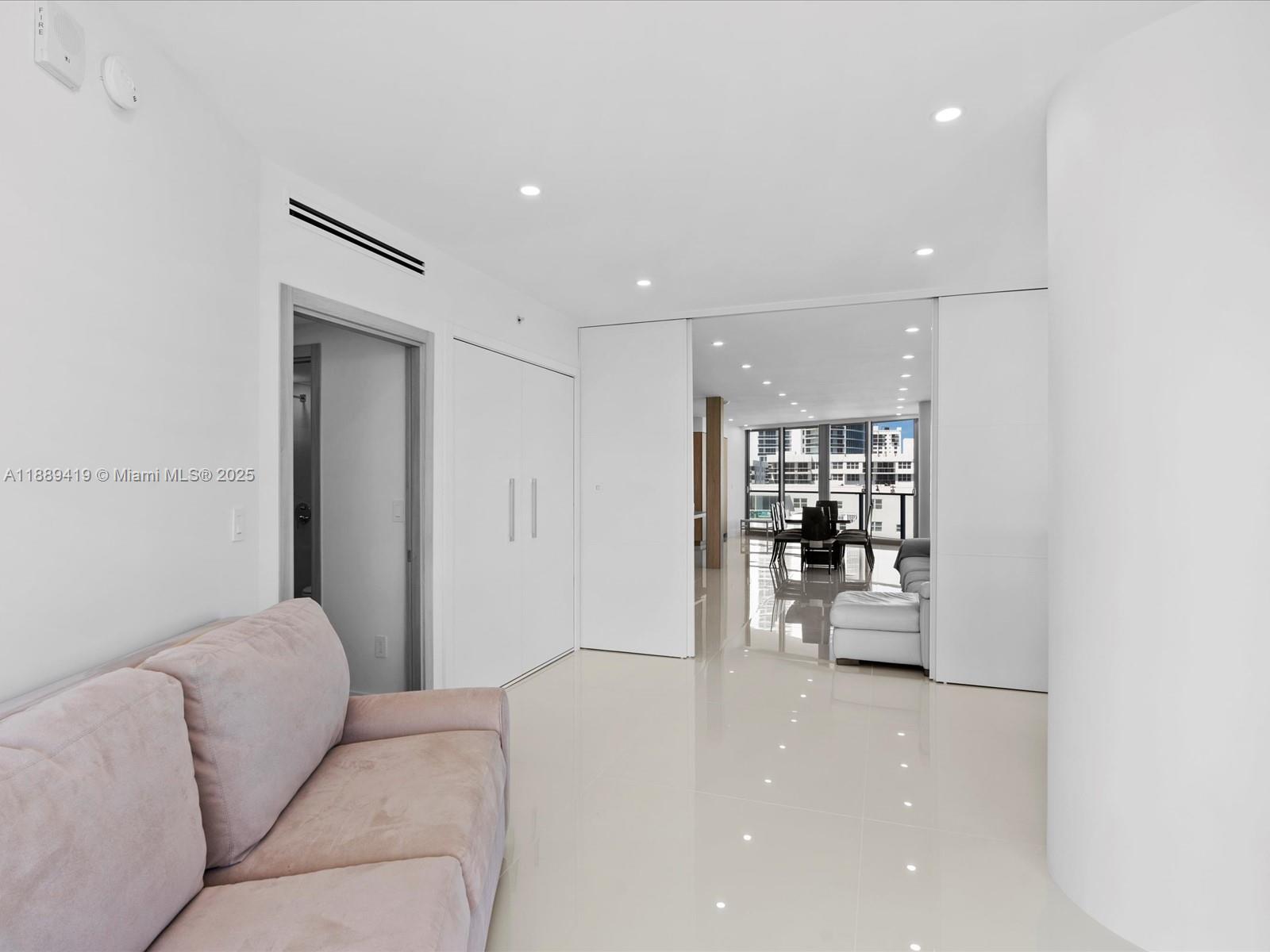 Photo of 3101 Ocean Dr  #1608, Hollywood, Florida, 33019 - 
