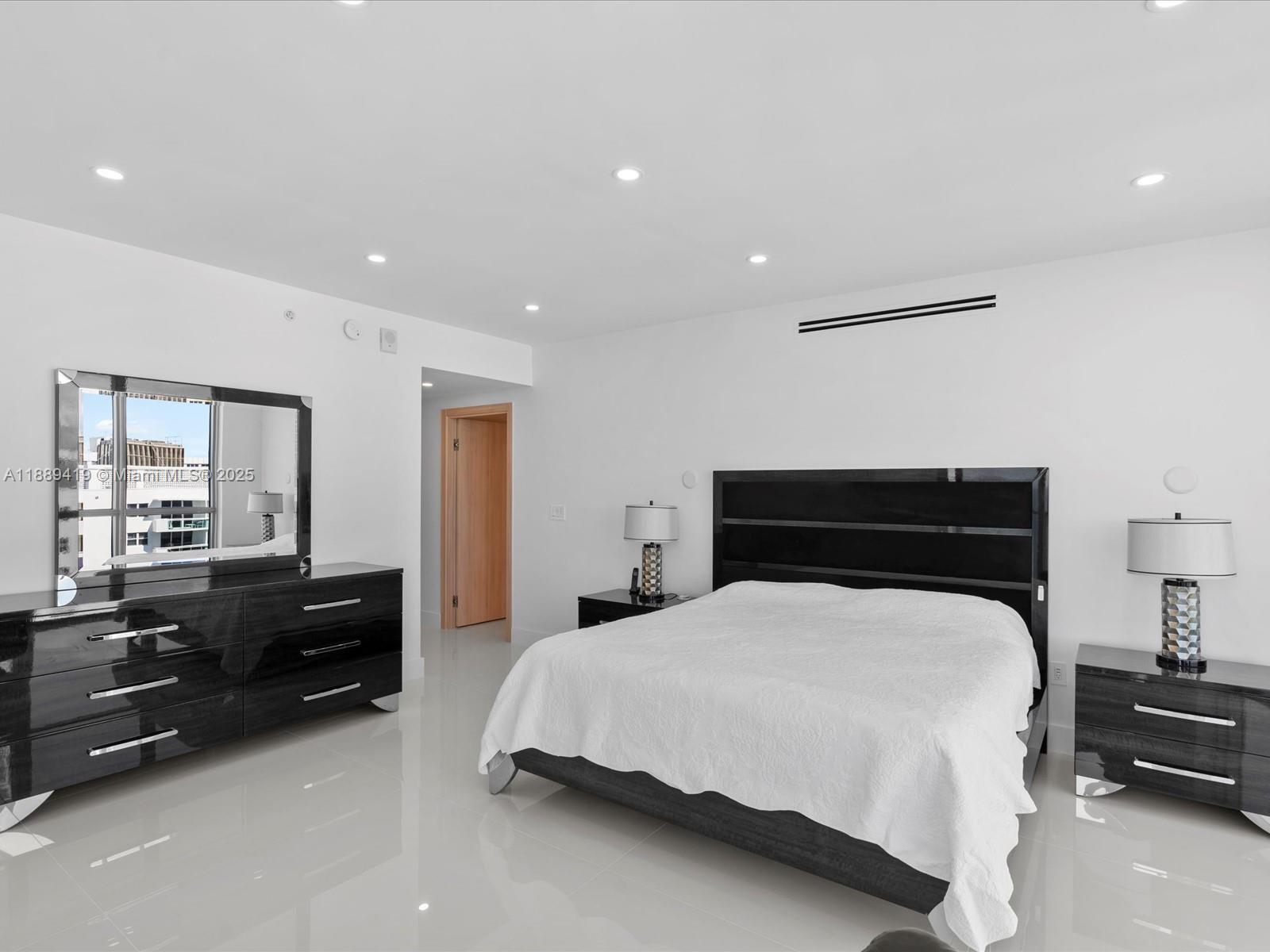 Photo of 3101 Ocean Dr  #1608, Hollywood, Florida, 33019 - 