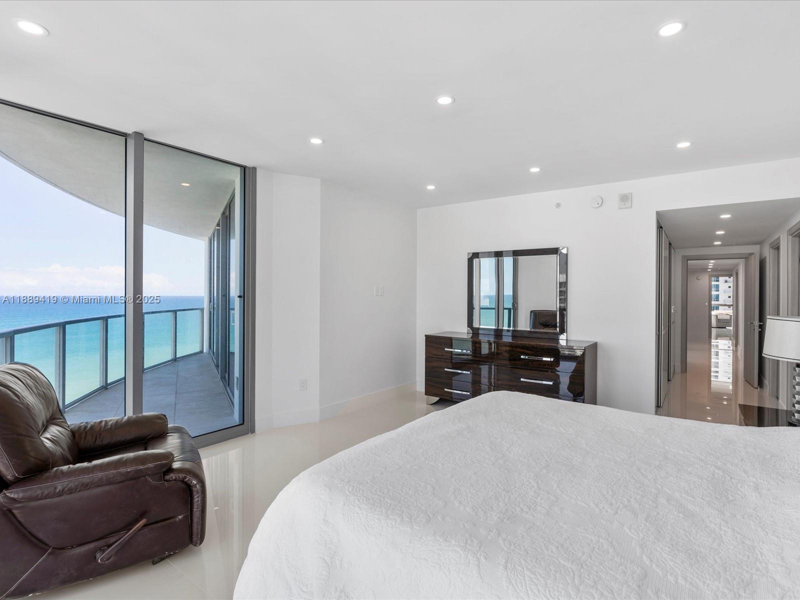 Photo of 3101 Ocean Dr  #1608, Hollywood, Florida, 33019 - 
