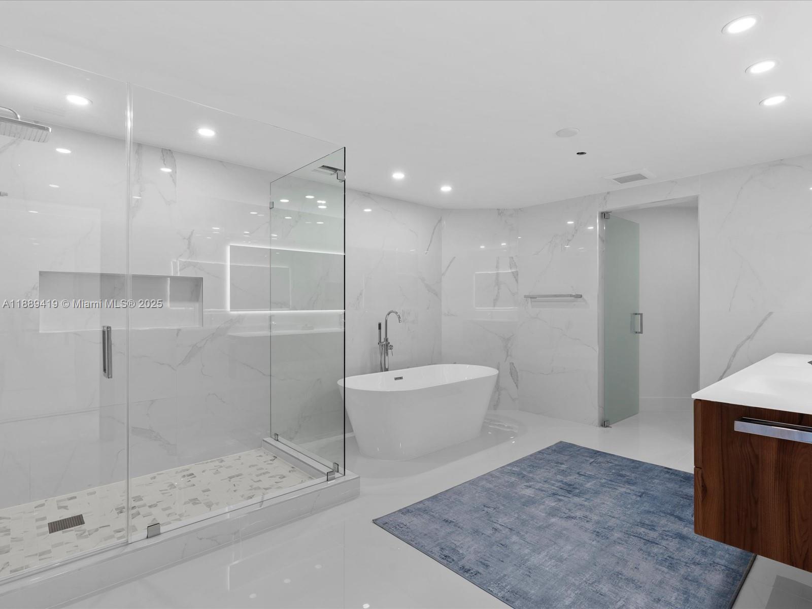 Photo of 3101 Ocean Dr  #1608, Hollywood, Florida, 33019 - 