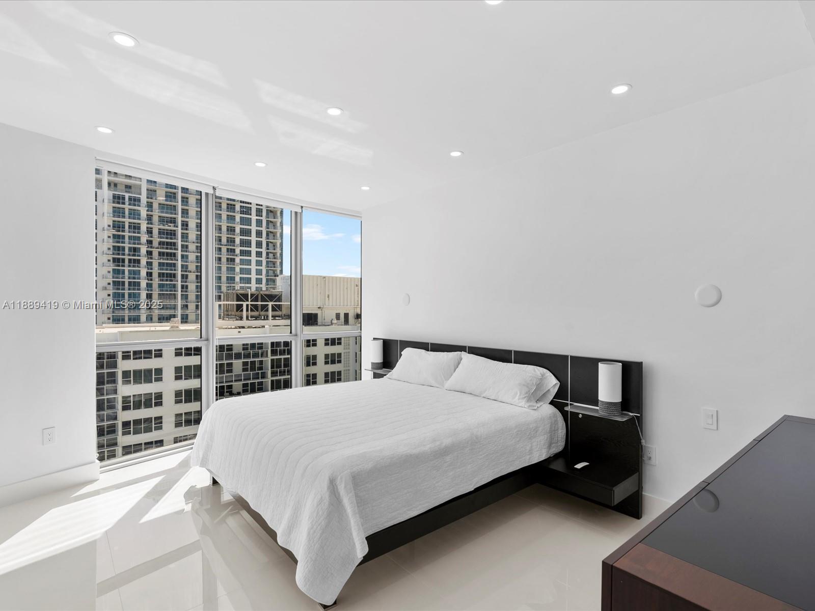 Photo of 3101 Ocean Dr  #1608, Hollywood, Florida, 33019 - 