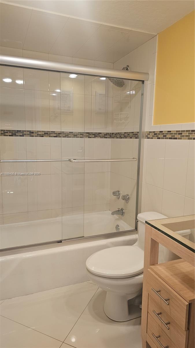 PHC 1 / 2 870 sq. ft. $ 2025-10-03 0 Photo