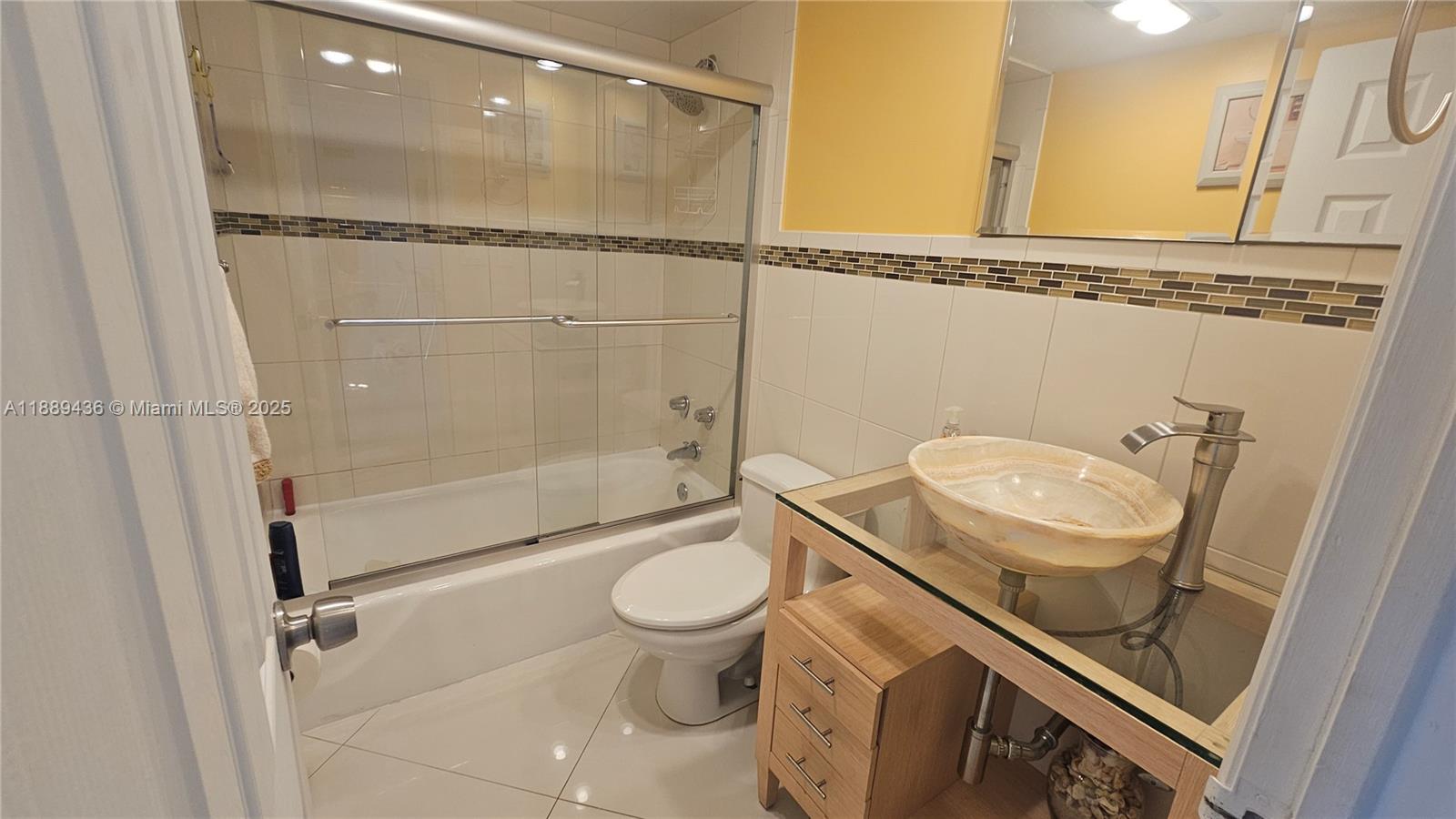 PHC 1 / 2 870 sq. ft. $ 2025-10-03 0 Photo