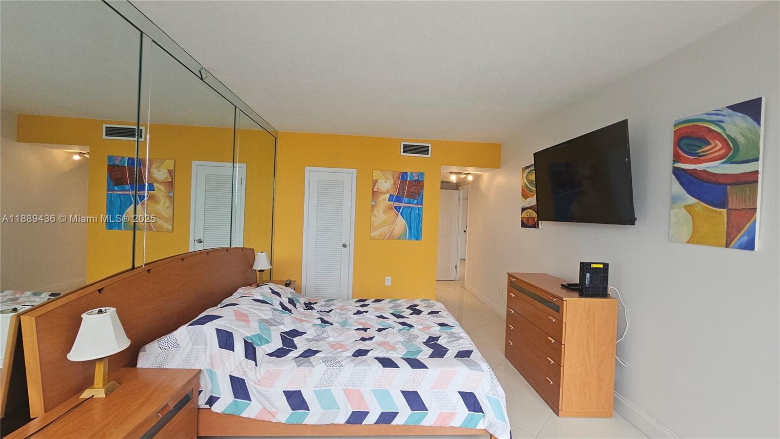 PHC 1 / 2 870 sq. ft. $ 2025-10-03 0 Photo