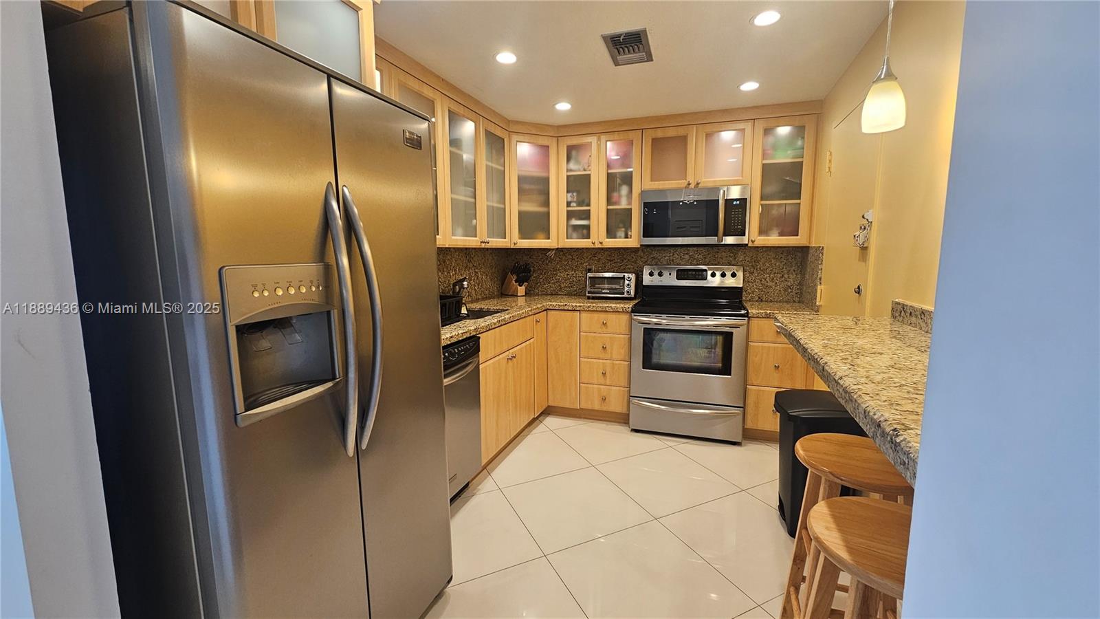 PHC 1 / 2 870 sq. ft. $ 2025-10-03 0 Photo