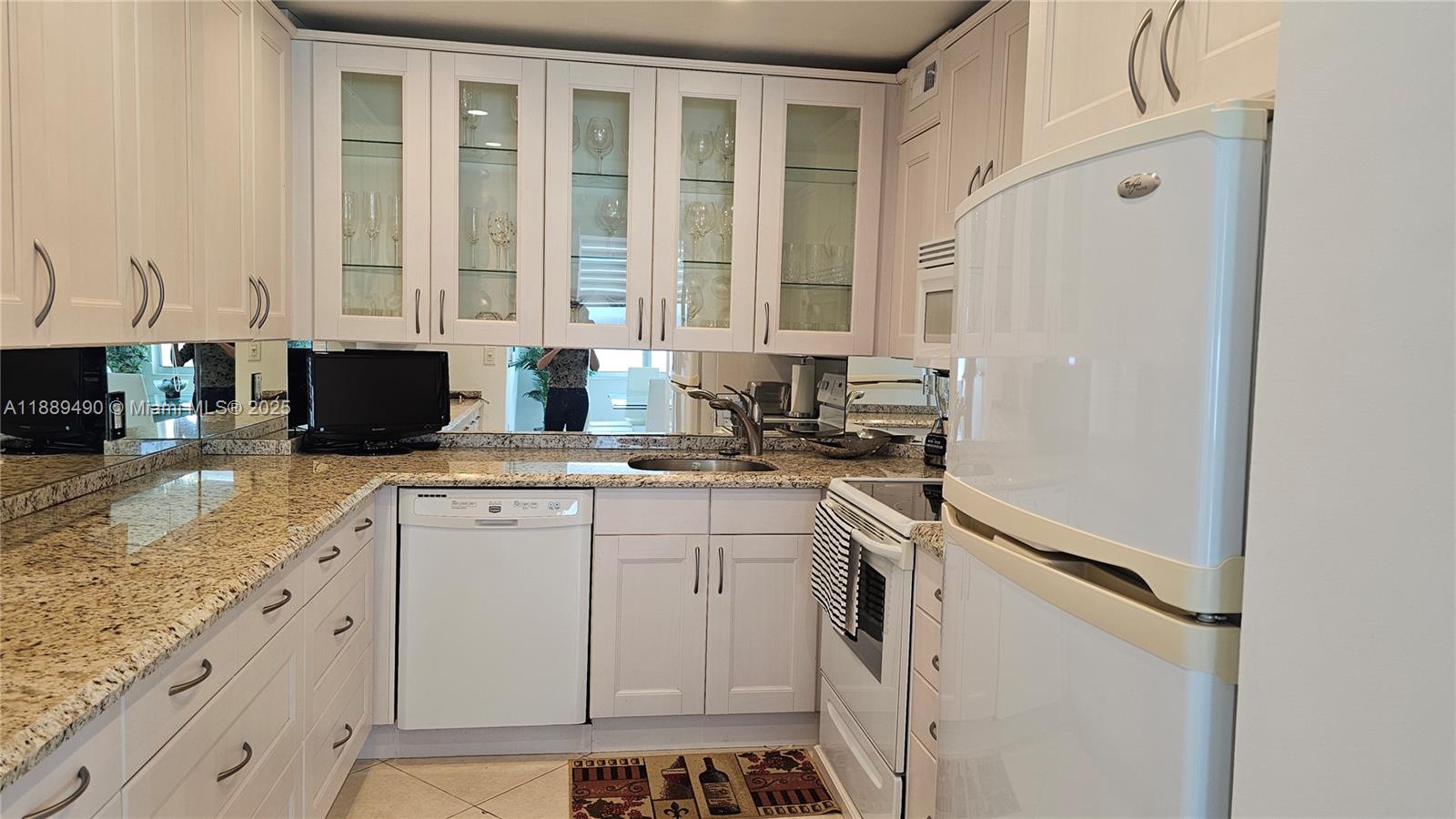 Подробнее 7F 2 / 2 1340 кв.футов $ 2025-10-03 0 Фото