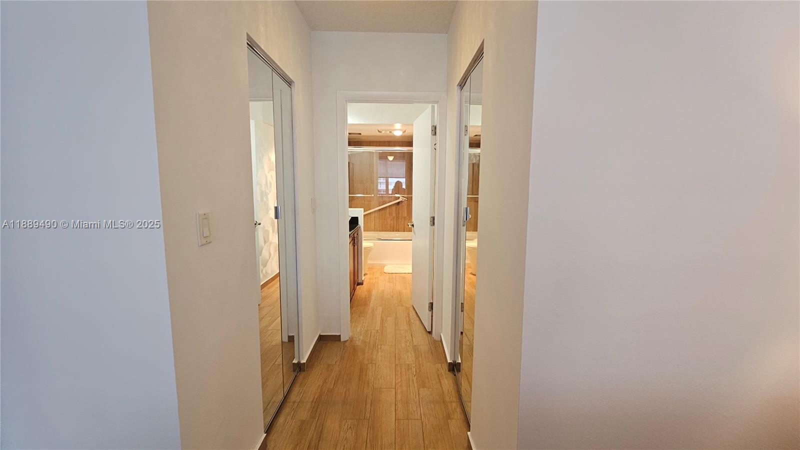 Подробнее 7F 2 / 2 1340 кв.футов $ 2025-10-03 0 Фото