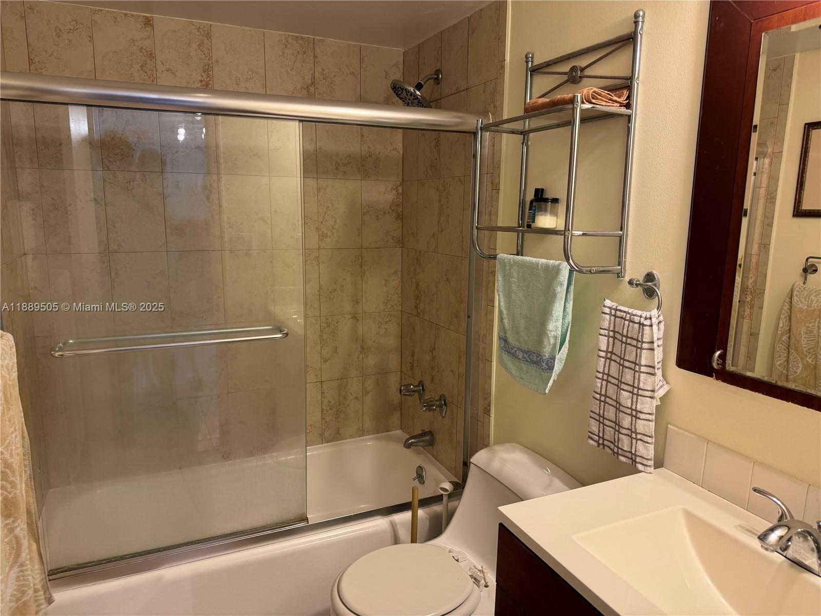 15A 1 / 2 870 sq. ft. $ 2025-10-03 0 Photo