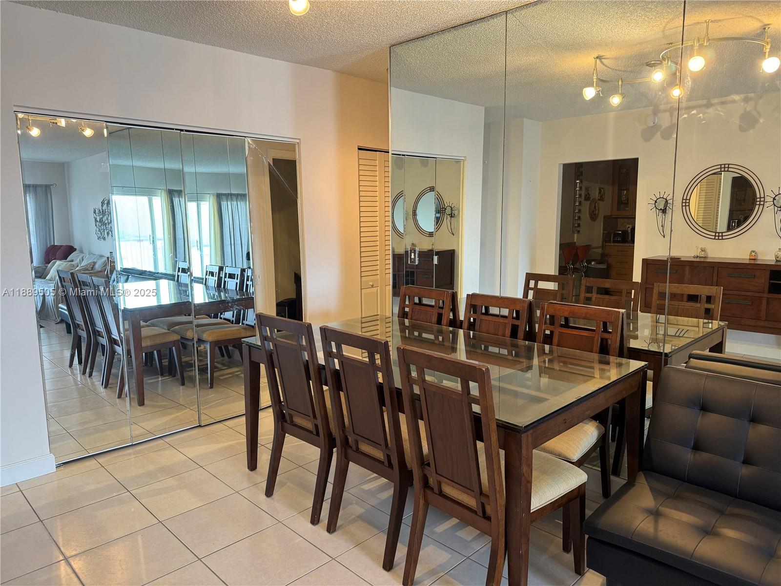 15A 1 / 2 870 sq. ft. $ 2025-10-03 0 Photo