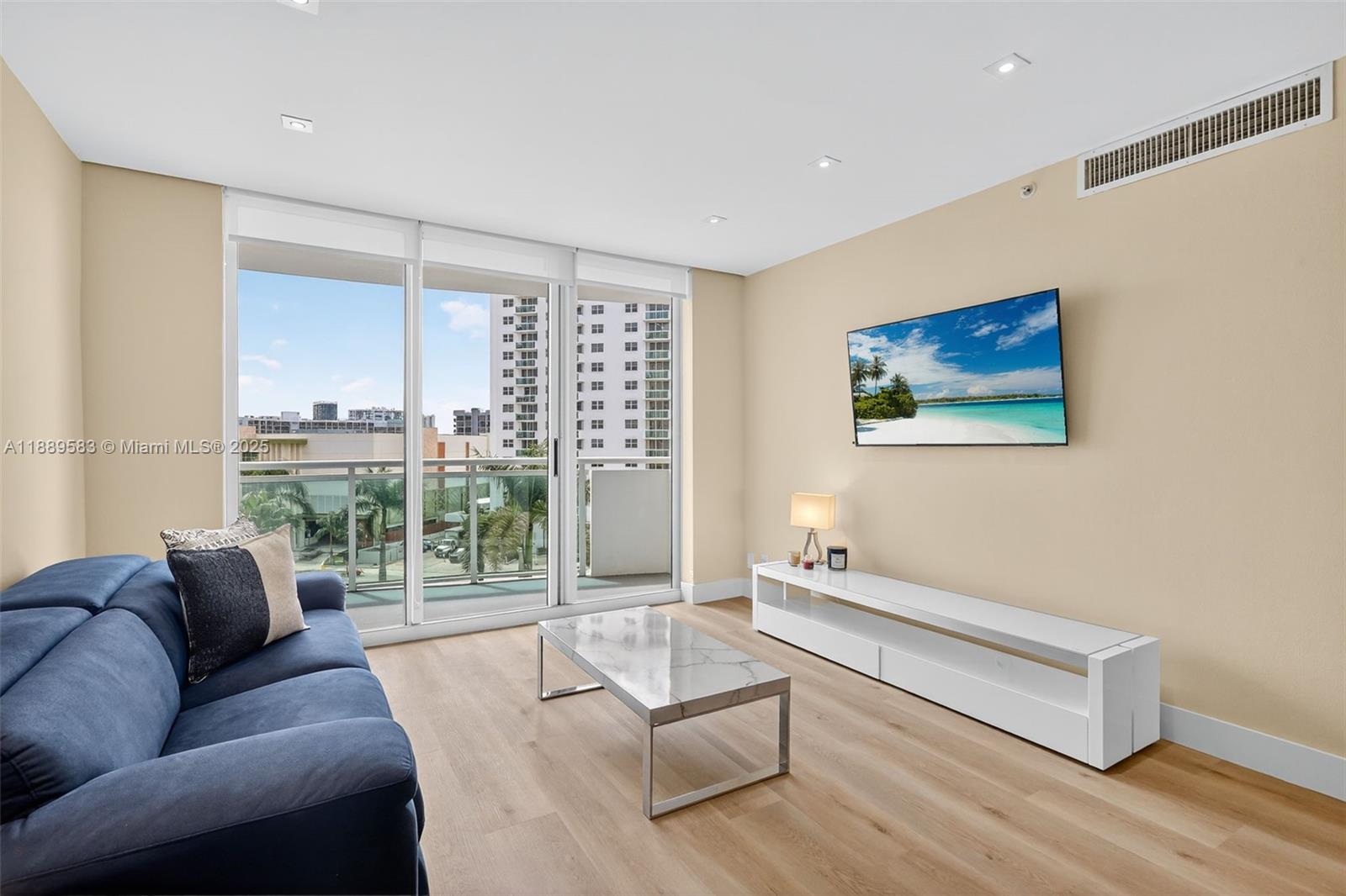 Photo of 3001 Ocean Dr  #639, Hollywood, Florida, 33019 - 